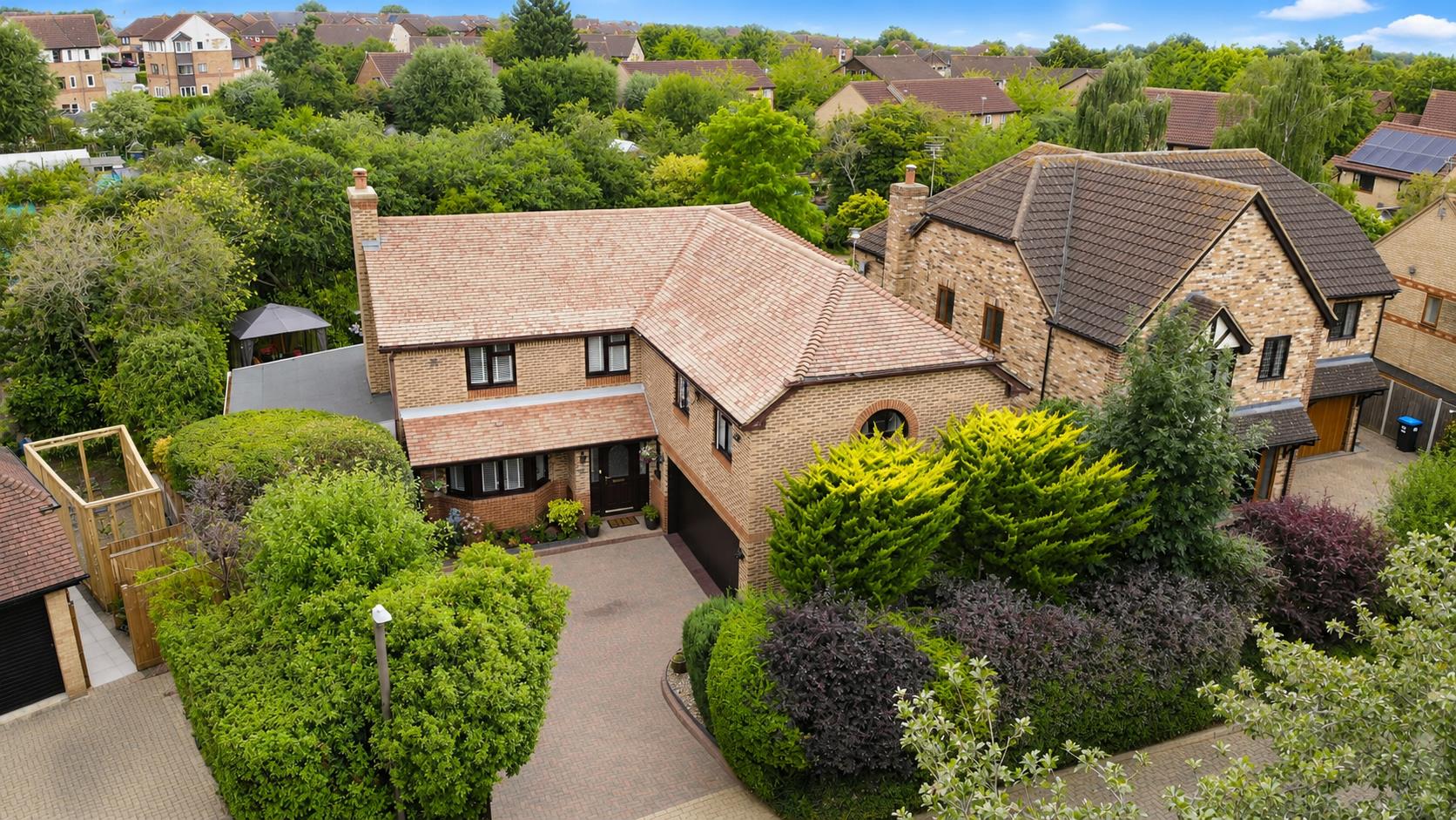5 bed property in Studley Knapp, Milton Keynes